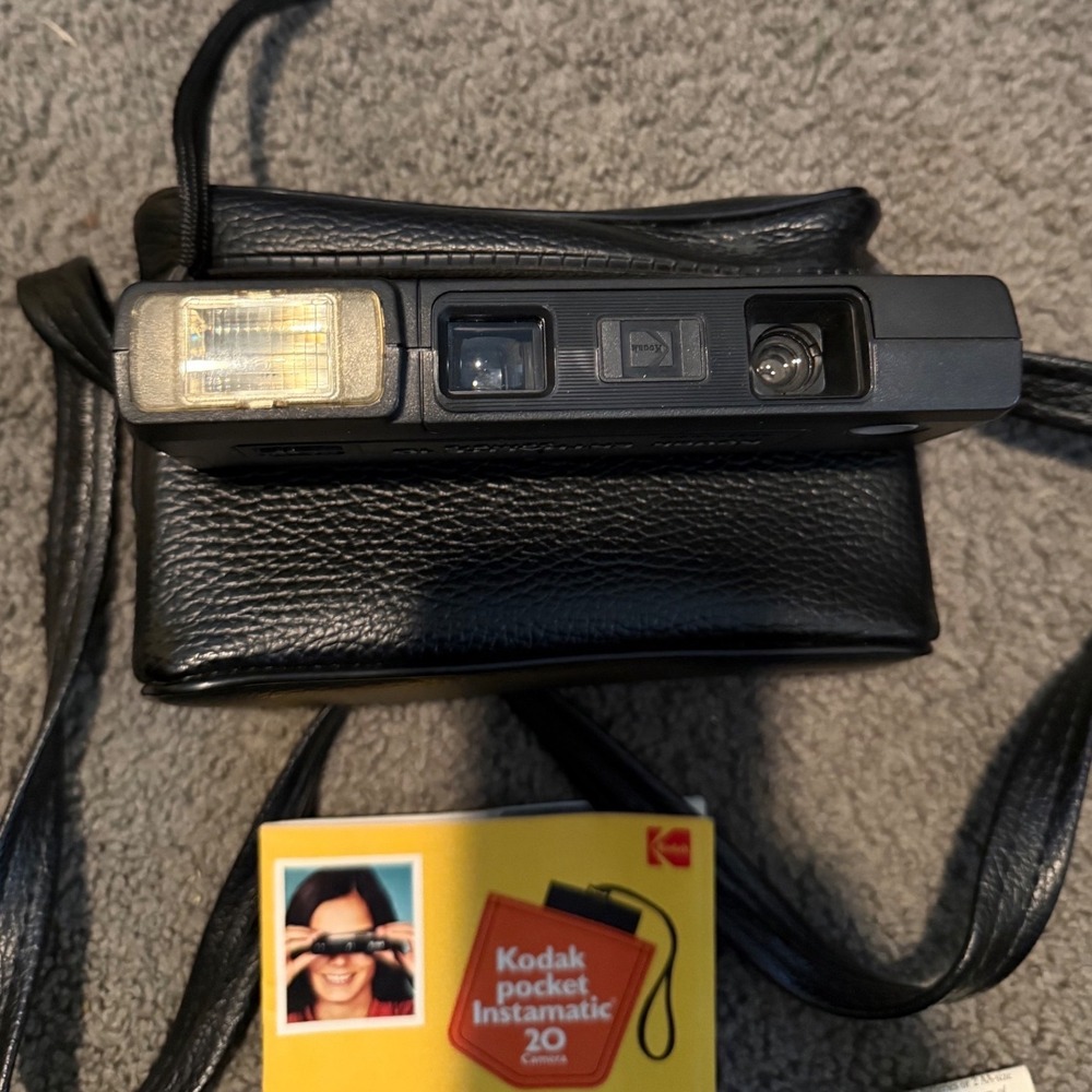 Kodak Ektralite 10 Pocket Camera 110 Film Vintage Black with Case and Manual‎